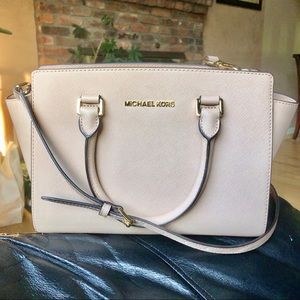 Michael Kors Selma Medium Saffiano leather Sachel